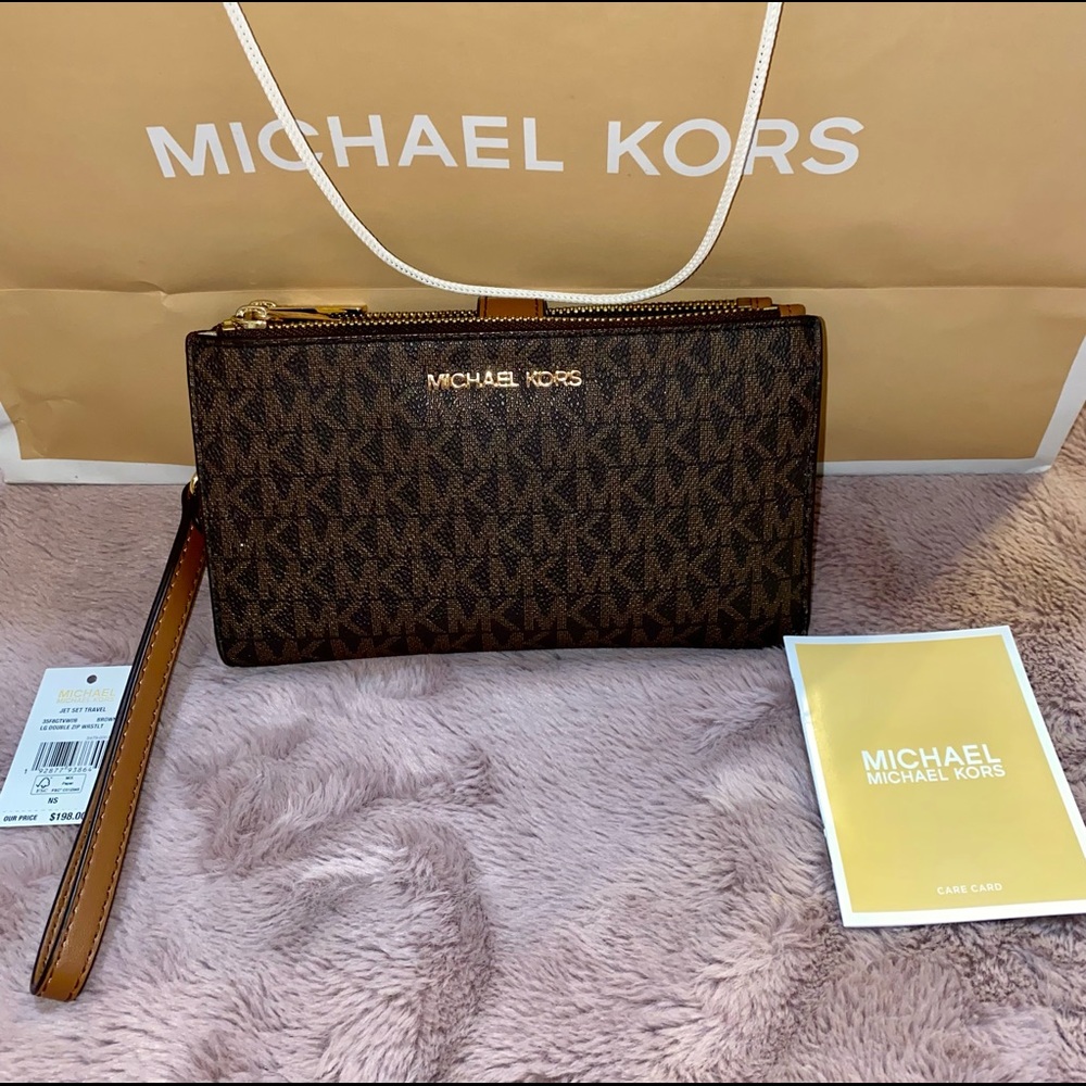 SOLD (cross posted) MICHAEL KORS Double zip wristlet